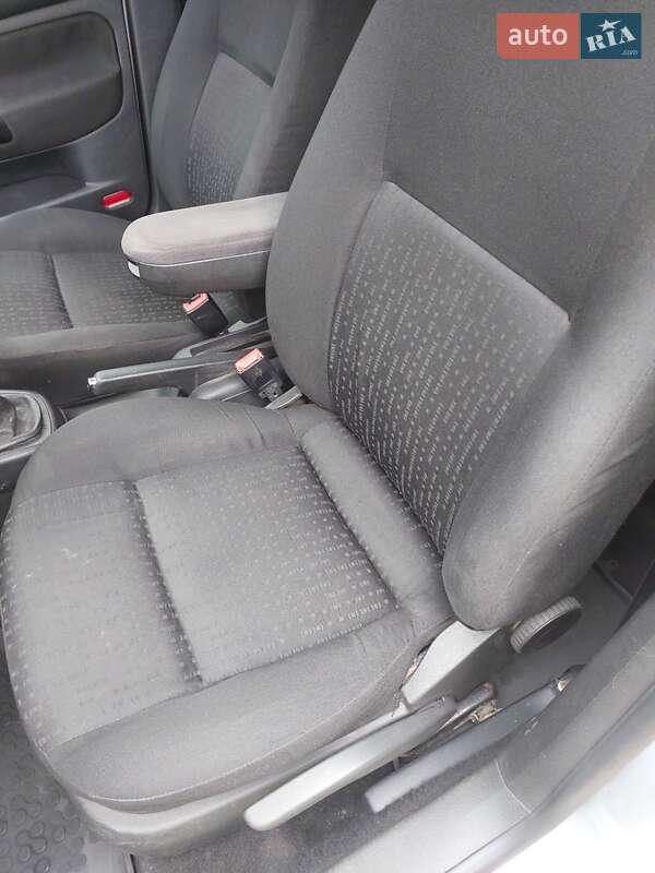 Хэтчбек Volkswagen Golf 2003 в Звенигородке фото 30 Хэтчбек Volkswagen Golf 2003 в Звенигородке