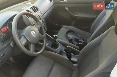 Хэтчбек Volkswagen Golf 2005 в Долине