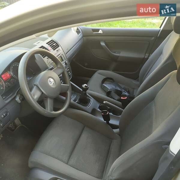 Хэтчбек Volkswagen Golf 2005 в Долине