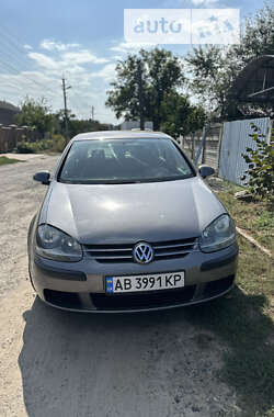 Хэтчбек Volkswagen Golf 2004 в Виннице