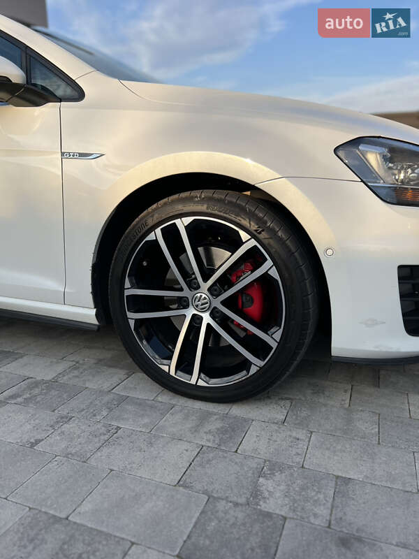 Універсал Volkswagen Golf 2015 в Львові