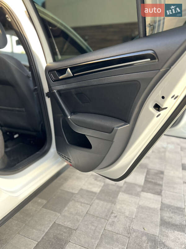 Універсал Volkswagen Golf 2015 в Львові