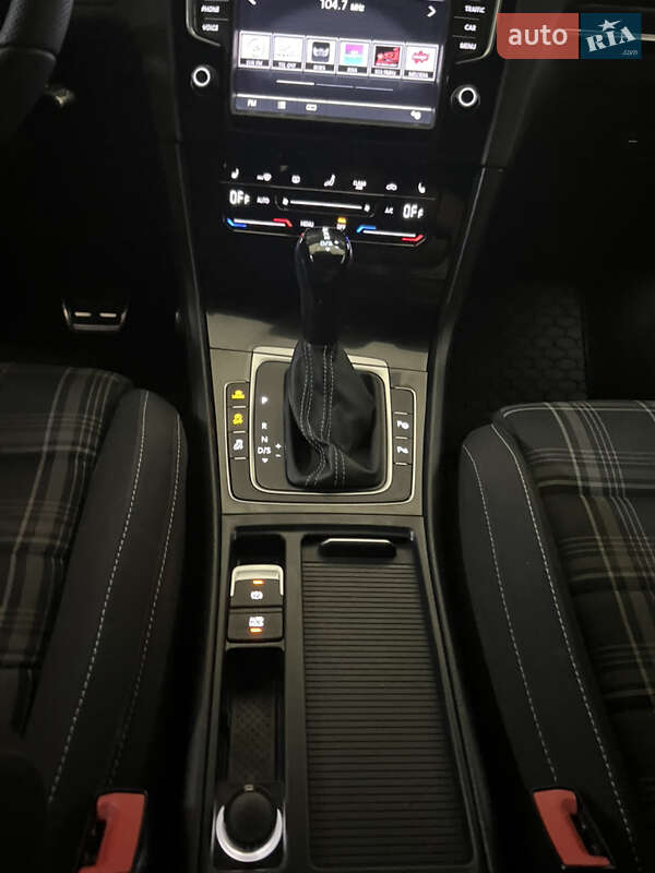 Універсал Volkswagen Golf 2015 в Львові