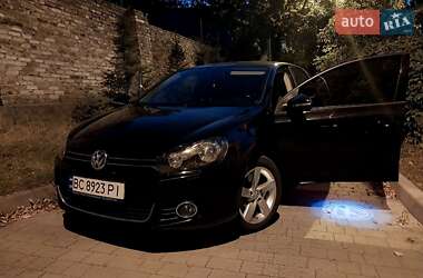 Хэтчбек Volkswagen Golf 2010 в 
