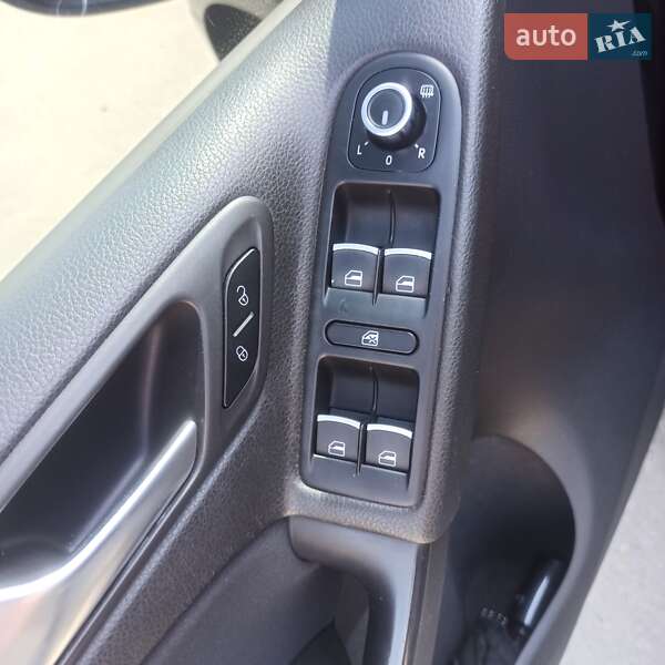 Хетчбек Volkswagen Golf 2010 в Львові