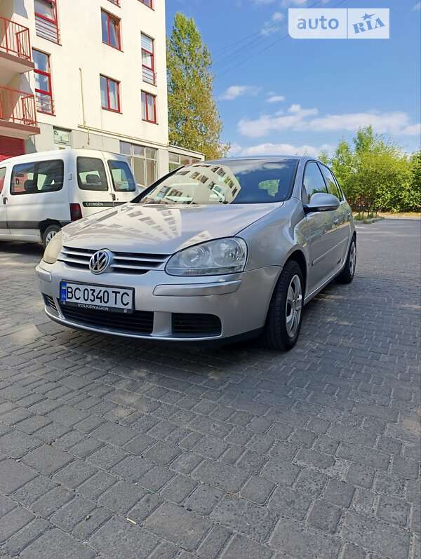 Хэтчбек Volkswagen Golf 2004 в Львове