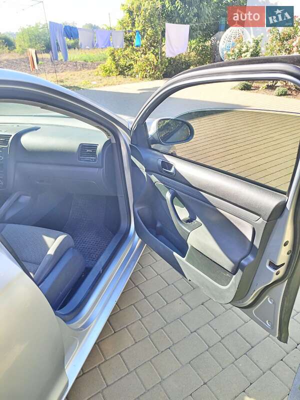 Універсал Volkswagen Golf 2009 в Липовці