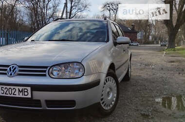 Універсал Volkswagen Golf 1999 в Чернівцях