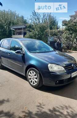 Хэтчбек Volkswagen Golf 2004 в Киеве