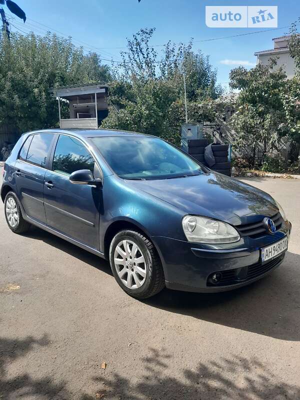 Хэтчбек Volkswagen Golf 2004 в Киеве