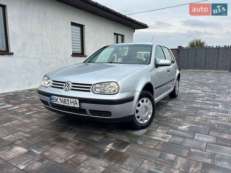 Хэтчбек Volkswagen Golf 2001 в Ровно