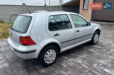 Хэтчбек Volkswagen Golf 2001 в Ровно