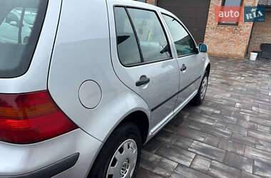 Хэтчбек Volkswagen Golf 2001 в Ровно