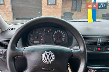 Хэтчбек Volkswagen Golf 2001 в Ровно