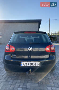 Хетчбек Volkswagen Golf 2003 в Попільні