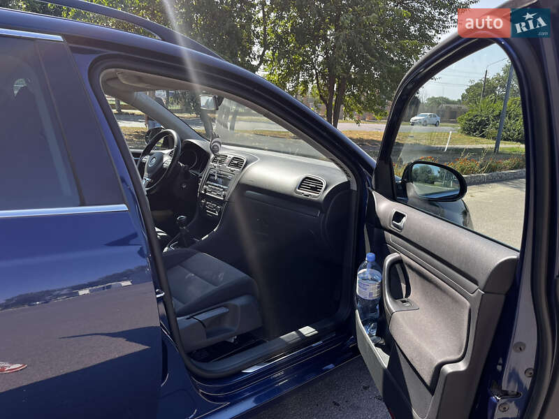 Универсал Volkswagen Golf 2011 в Киеве