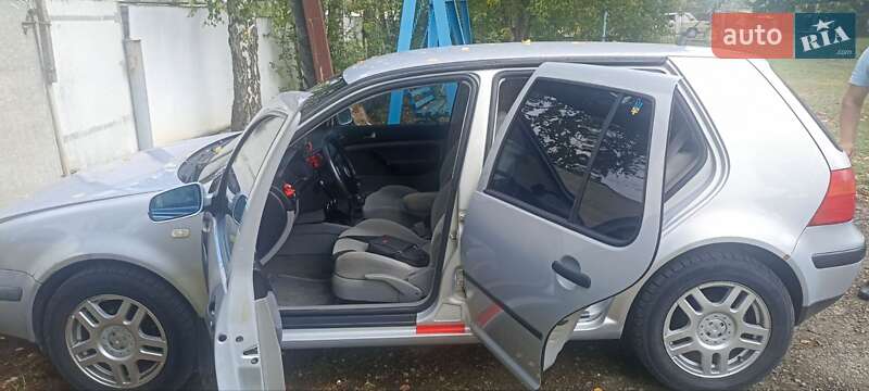 Хэтчбек Volkswagen Golf 1999 в Черновцах