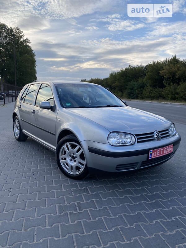 Хетчбек Volkswagen Golf 2002 в Тернополі