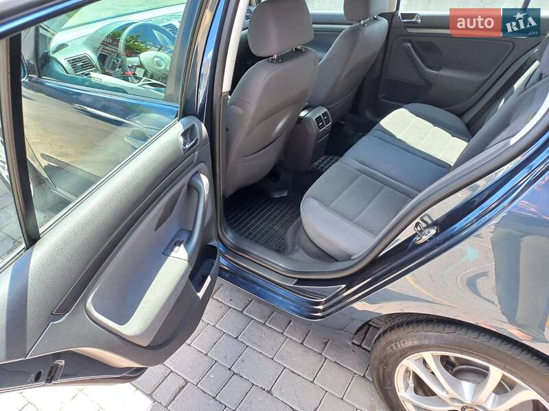 Хэтчбек Volkswagen Golf 2004 в Городке фото 11 Хэтчбек Volkswagen Golf 2004 в Городке