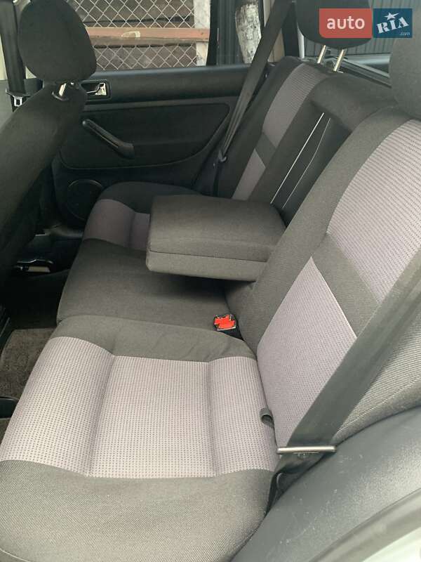 Универсал Volkswagen Golf 2001 в Любомле