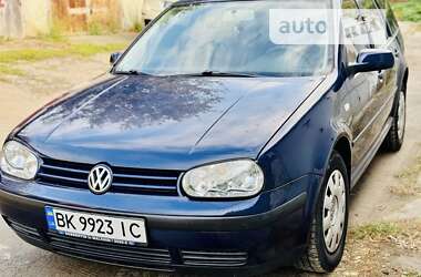 Универсал Volkswagen Golf 2001 в Ровно