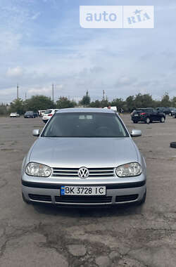 Хэтчбек Volkswagen Golf 2003 в Ровно