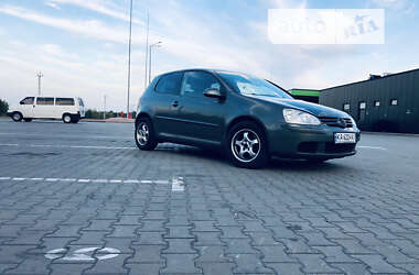 Хетчбек Volkswagen Golf 2005 в Шпитьках