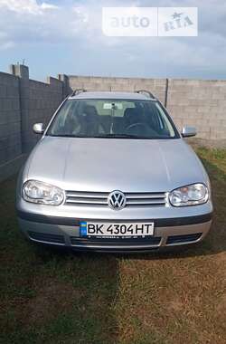 Универсал Volkswagen Golf 2001 в Сарнах