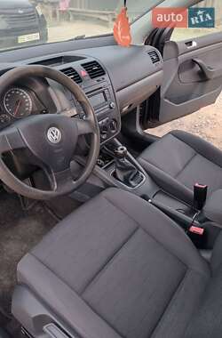 Хэтчбек Volkswagen Golf 2006 в Первомайске