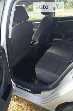 Хэтчбек Volkswagen Golf 2006 в 