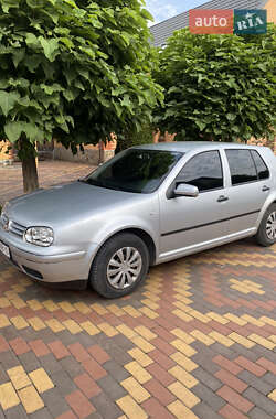 Хэтчбек Volkswagen Golf 2001 в 