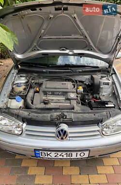 Хэтчбек Volkswagen Golf 2001 в 