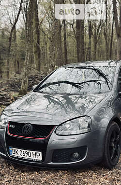 Хетчбек Volkswagen Golf 2005 в Рівному