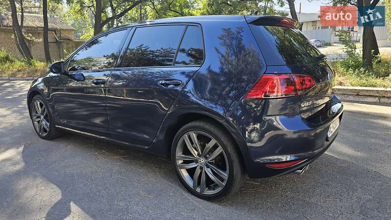 Хэтчбек Volkswagen Golf 2015 в Днепре