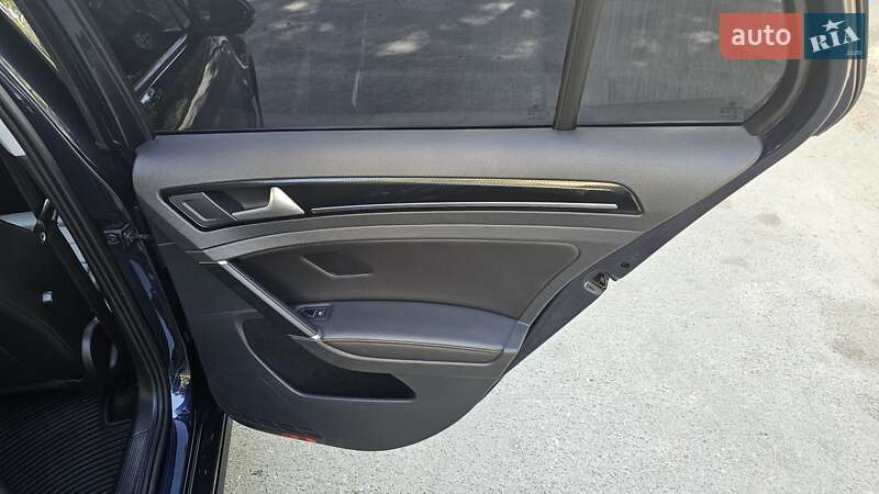 Хэтчбек Volkswagen Golf 2015 в Днепре