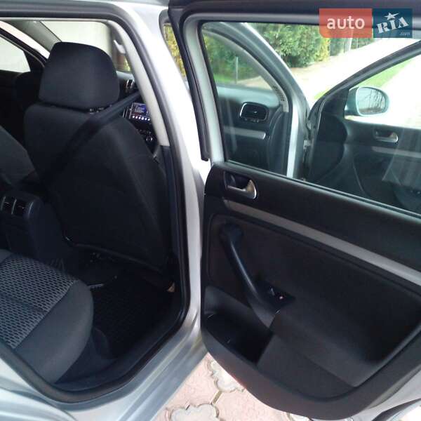 Універсал Volkswagen Golf 2011 в Львові