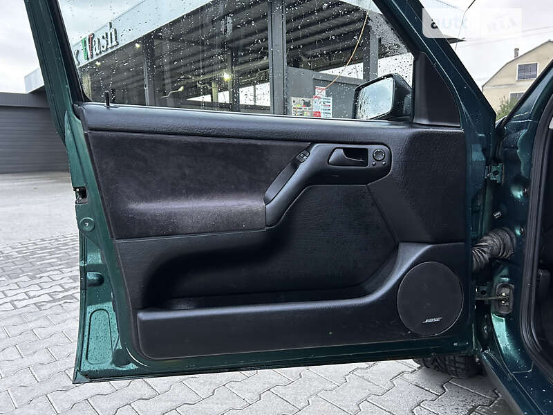 Хэтчбек Volkswagen Golf 1996 в Оброшином