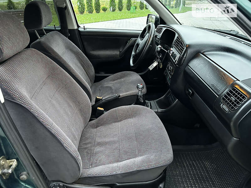 Хэтчбек Volkswagen Golf 1996 в Оброшином