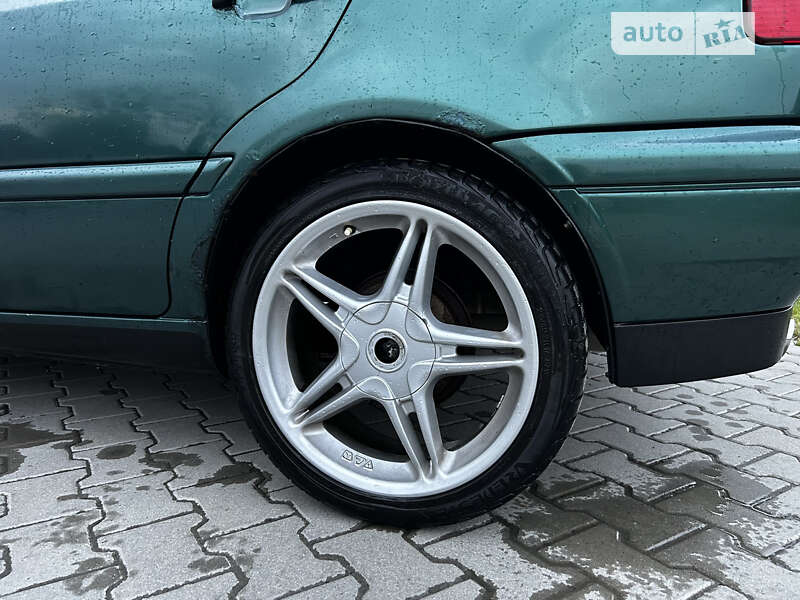 Хэтчбек Volkswagen Golf 1996 в Оброшином