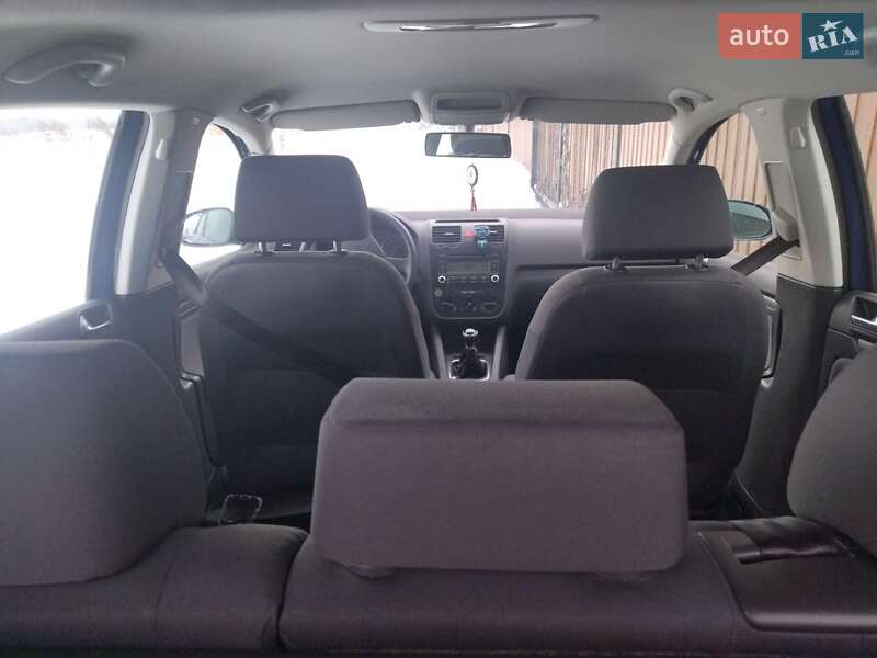 Хэтчбек Volkswagen Golf 2005 в Овруче