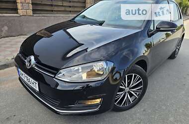 Хетчбек Volkswagen Golf 2016 в Житомирі