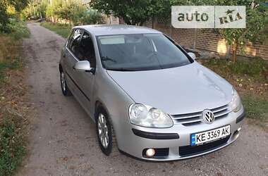 Хэтчбек Volkswagen Golf 2004 в Каменском