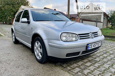 Хетчбек Volkswagen Golf 2003 в Чернівцях