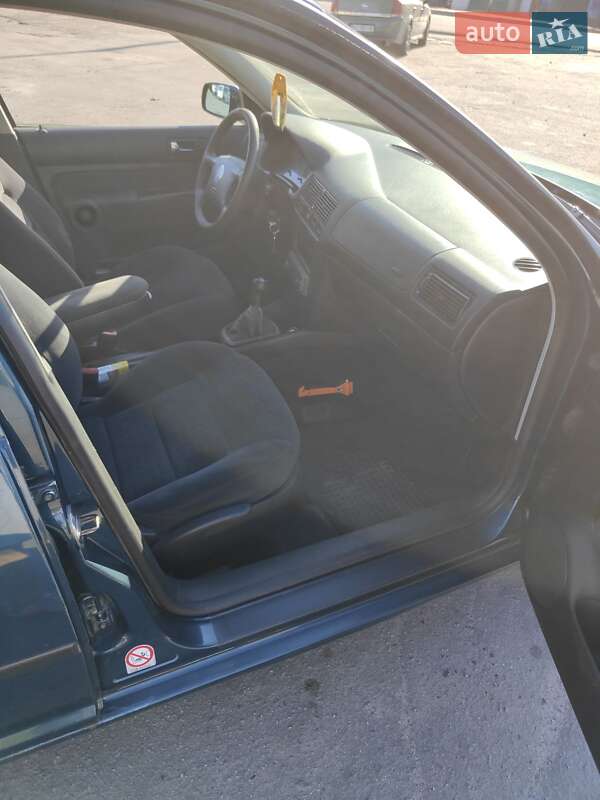 Универсал Volkswagen Golf 2003 в Изяславе