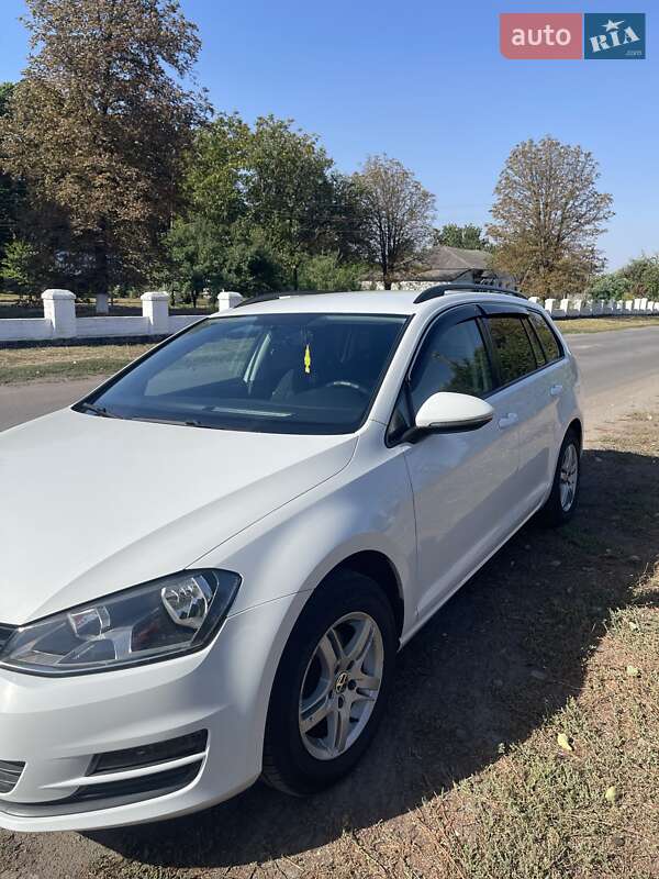 Універсал Volkswagen Golf 2015 в Полтаві