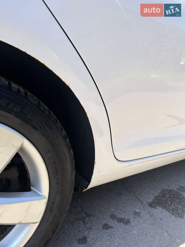 Універсал Volkswagen Golf 2011 в Чернігові