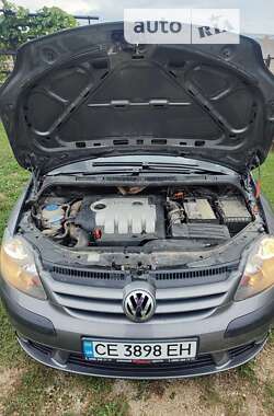 Хэтчбек Volkswagen Golf 2006 в Черновцах