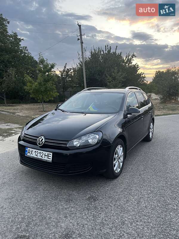 Універсал Volkswagen Golf 2011 в Коротичу