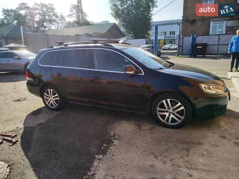 Універсал Volkswagen Golf 2010 в Чернігові