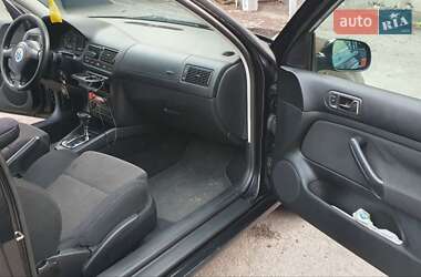 Хэтчбек Volkswagen Golf 2000 в 